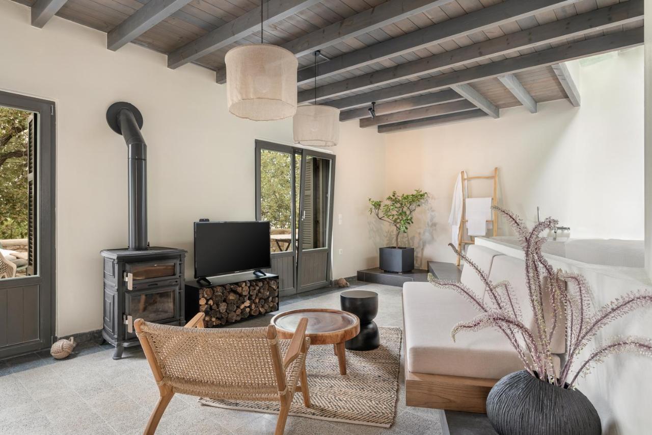 Velanis Ηouse, Style Into Nature - Secluded Kíssamos Extérieur photo